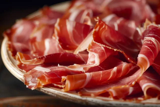 Tipos de presunto: descubra características, sabores e como consumir